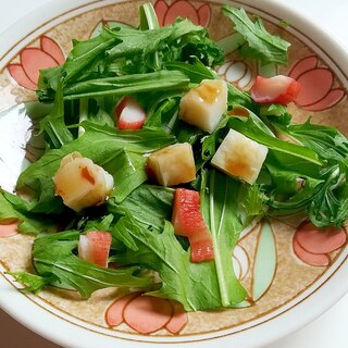 水菜と笹かまぼことカニカマのサラダ